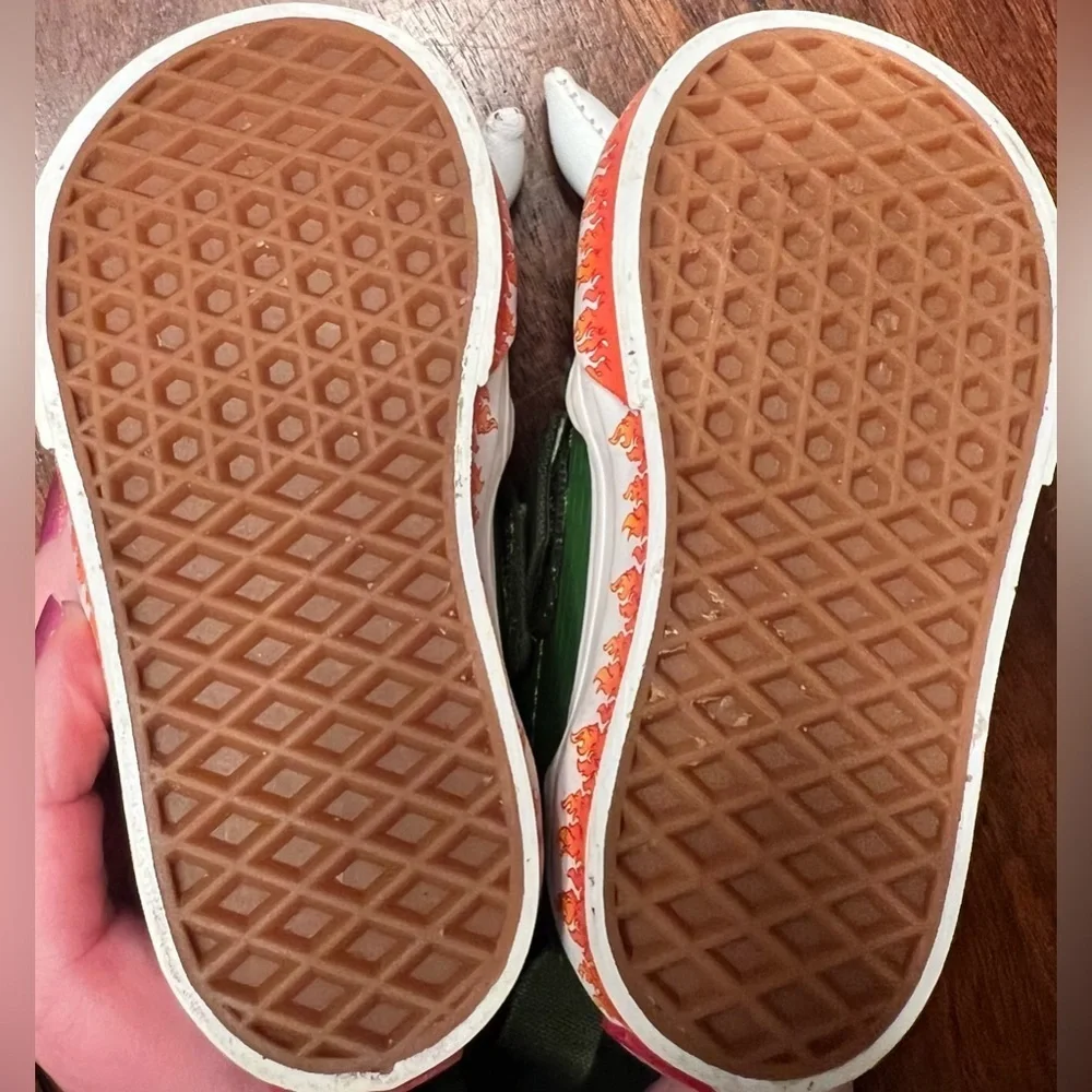 EUC Vans Limited Edition Dinosaur Dragon Claw Flame Rim Kids Shoes size 4